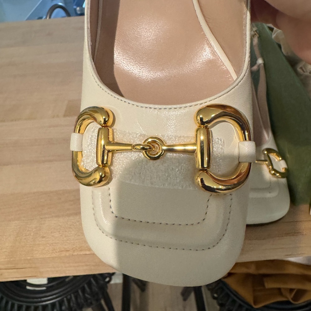 Gucci Women's Off White Leather Heels - Picture 7 of 7